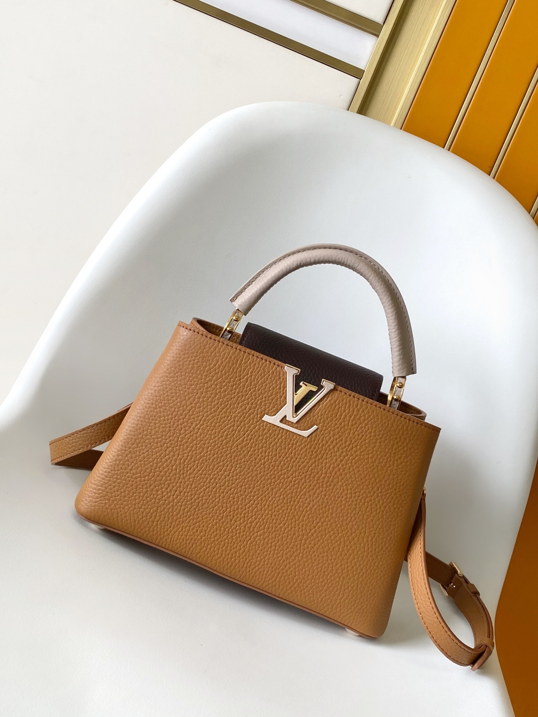 Louis Vuitton LV Classic Handbag Premium Canvas Adjustable Strap Fashion Statement High-End Fashion